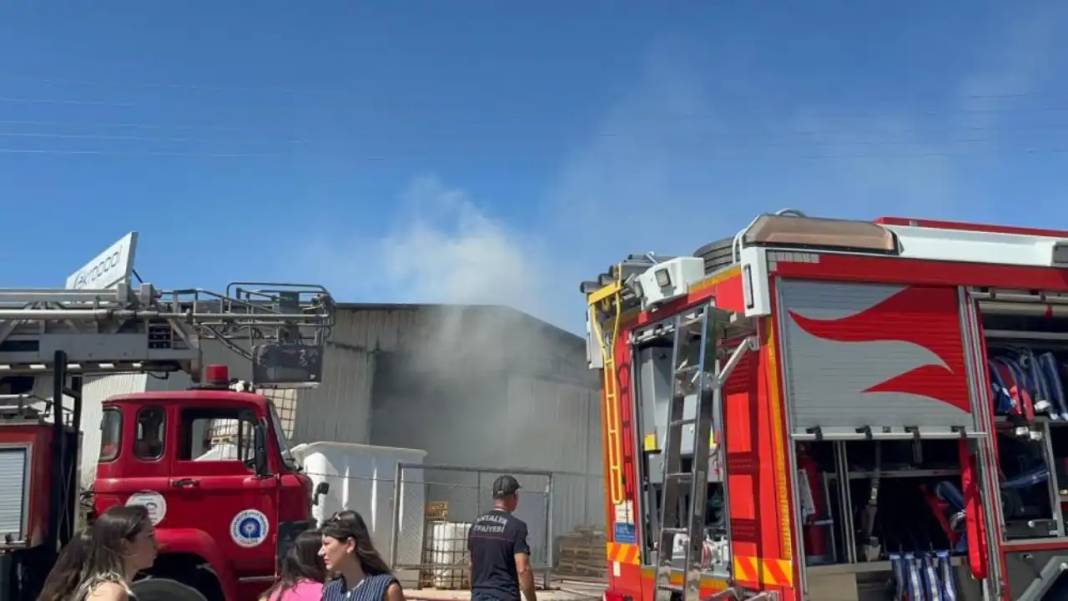 Serada Başlayan Alevler Kimyasal Deposuna Sıçradı 8